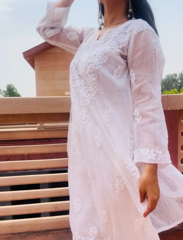 WhatsApp Image 2025-05-18 at 11.46.15_fad4048f Noor-E-Chikan Kurti